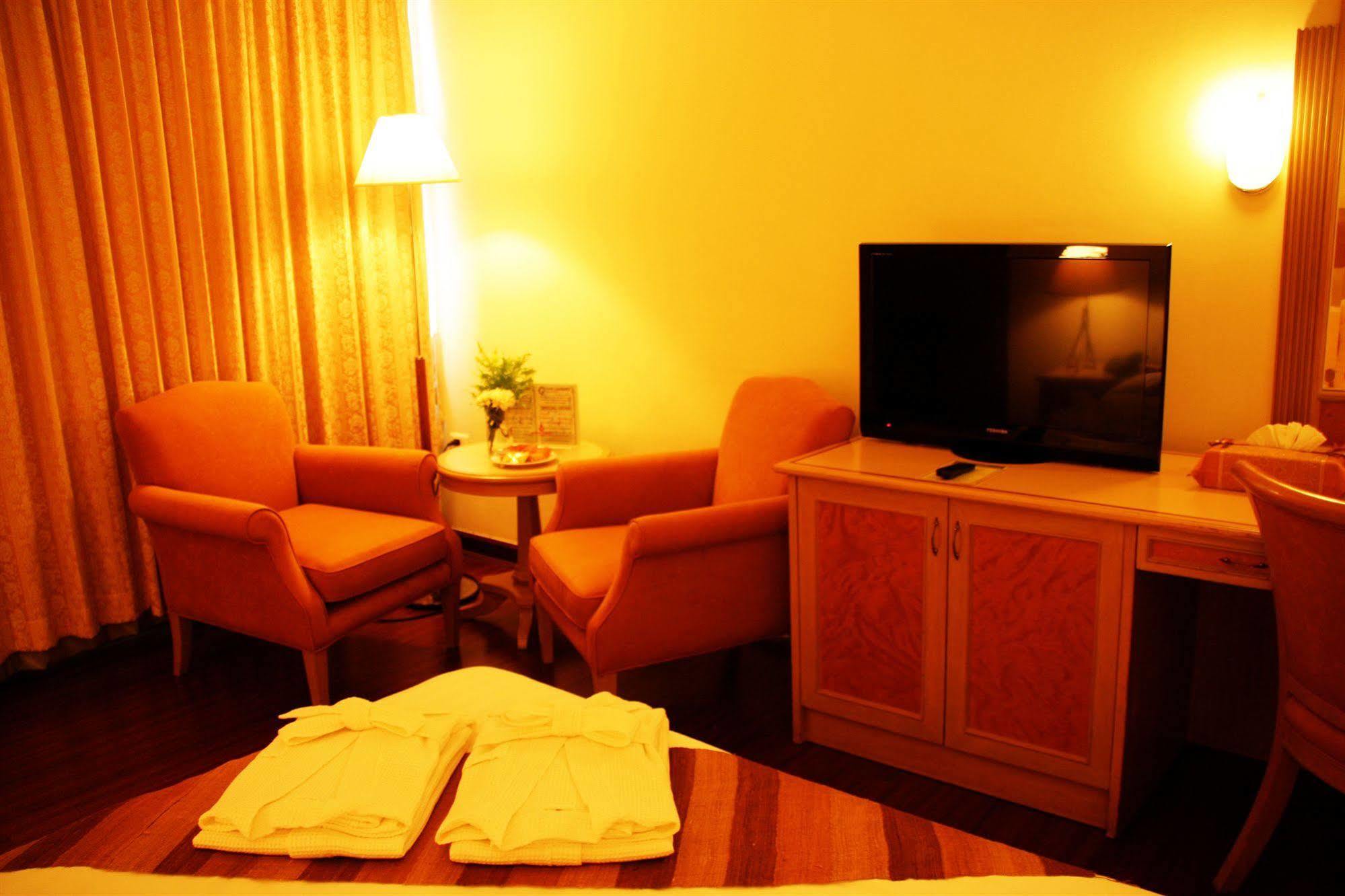 Grand Tower Inn Rama 6 Bangkok Ngoại thất bức ảnh